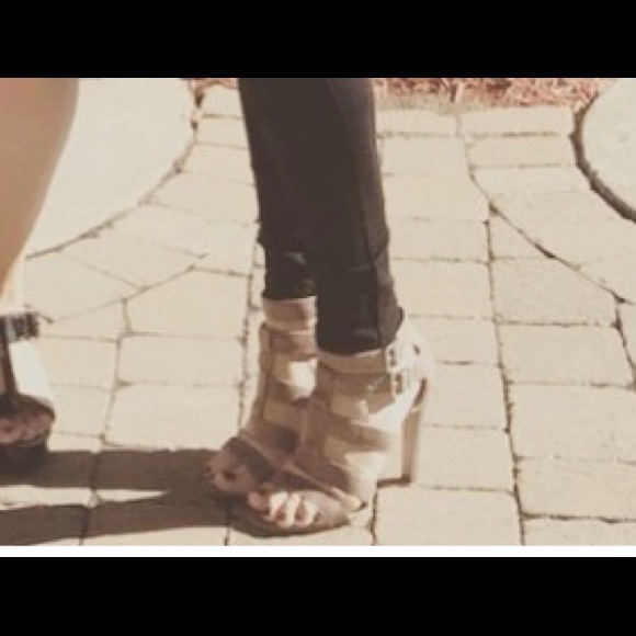 BCBG Generation Caged charcoal/tan sandals - Picture 7 of 7